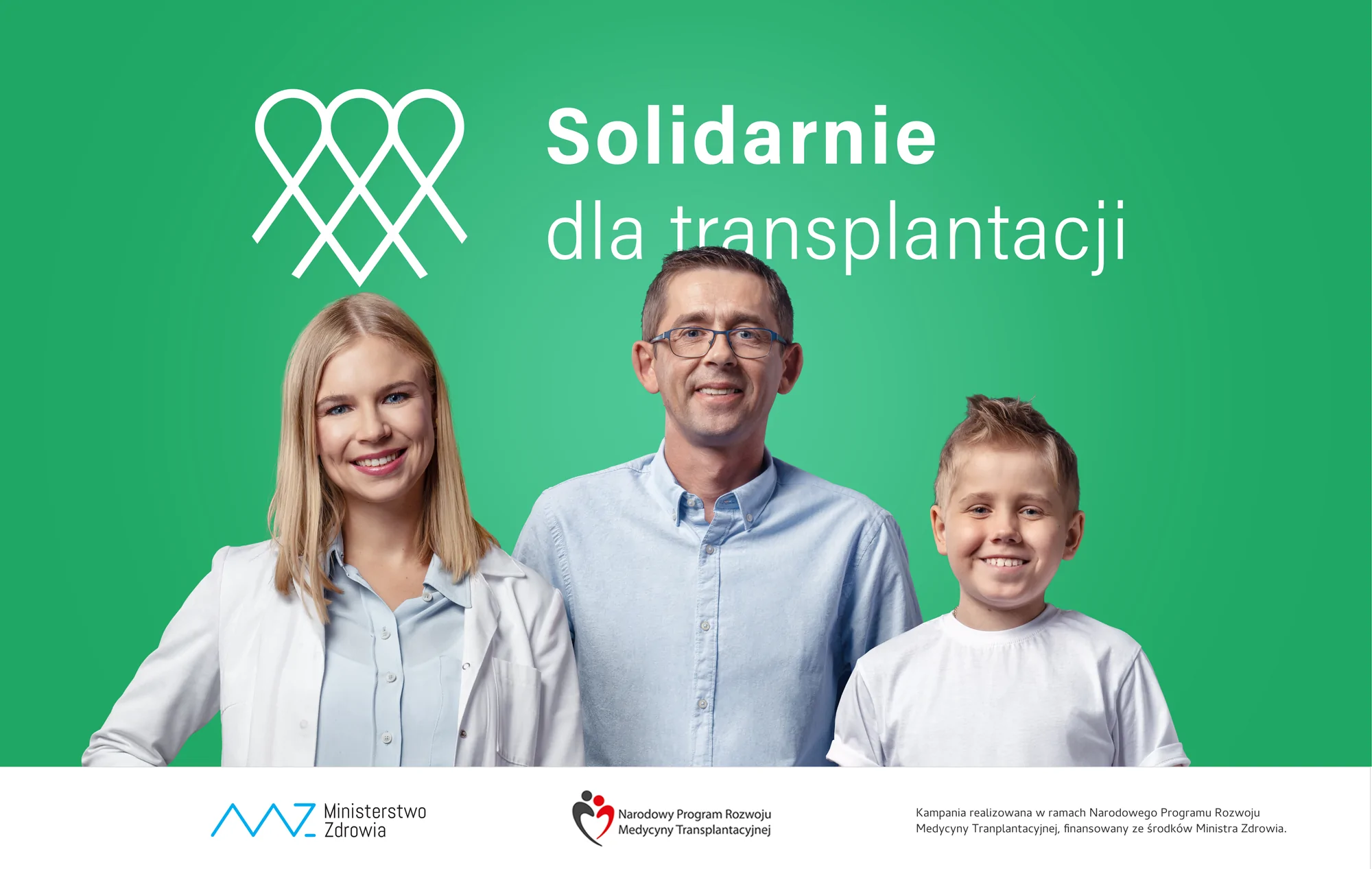 Trzy osoby uśmiechnięte osoby, nad nimi napis Solidarnie dla transplantacji