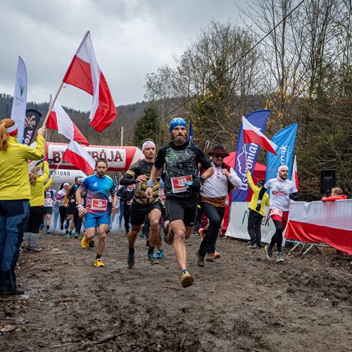 Obraz główny aktualności o tytule Górski Bieg Niepodległości – Jaworze Nałęże, 11 listopada 2025 