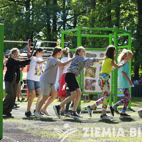 Obraz główny aktualności o tytule Sensoryczny plac zabaw w Jaworzu 