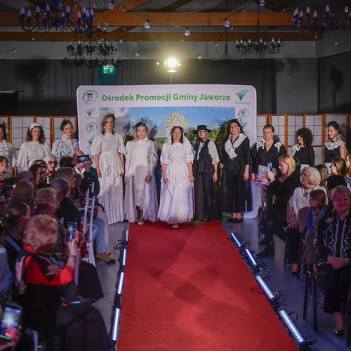 Obraz główny aktualności o tytule Dni Kobiet w Jaworzu – wspólne świętowanie w kobiecym gronie 