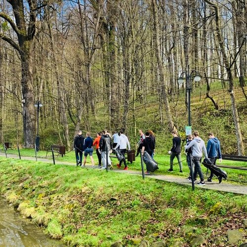 Obraz główny aktualności o tytule Jaworze wysprzątane – podsumowanie III Akcji Śmieciobrania 