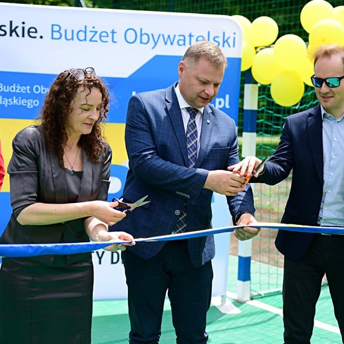 Obraz główny aktualności o tytule Otwarcie boiska multisportowego w Młodzieżowym Ośrodku Wychowawczym w Jaworzu 