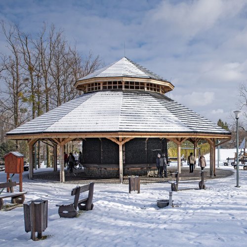 Obraz główny aktualności o tytule Tężnia Solankowa w Parku Zdrojowym jest chwilowo nieczynna 