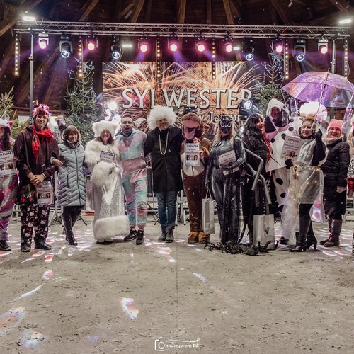 Obraz główny aktualności o tytule II Jaworzański Sylwester Przebierańców – kolorowe powitanie Nowego Roku 2026 