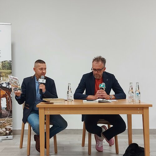 Obraz główny aktualności o tytule Spotkanie autorskie Tomasza Wolffa w Jaworzu 