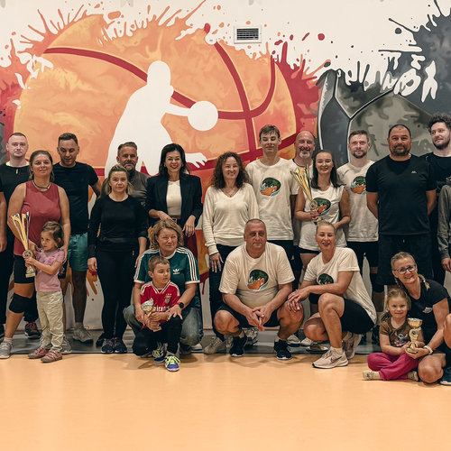 Obraz główny aktualności o tytule Relacja z VII Turnieju Siatkówki Amatorskich Drużyn Mieszanych o Puchar Wójta Gminy Jaworze 