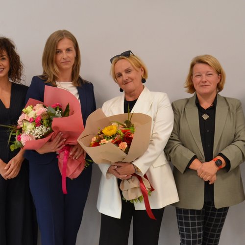 Obraz główny aktualności o tytule Sesja Rady Gminy Jaworze – powitanie nowej dyrektor SP1 