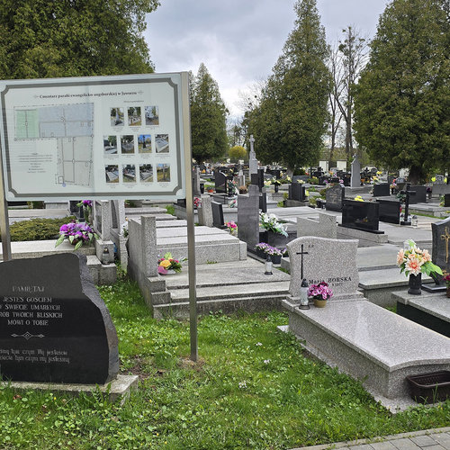 Obraz główny aktualności o tytule Nowa tablica przy cmentarzu ewangelickim 