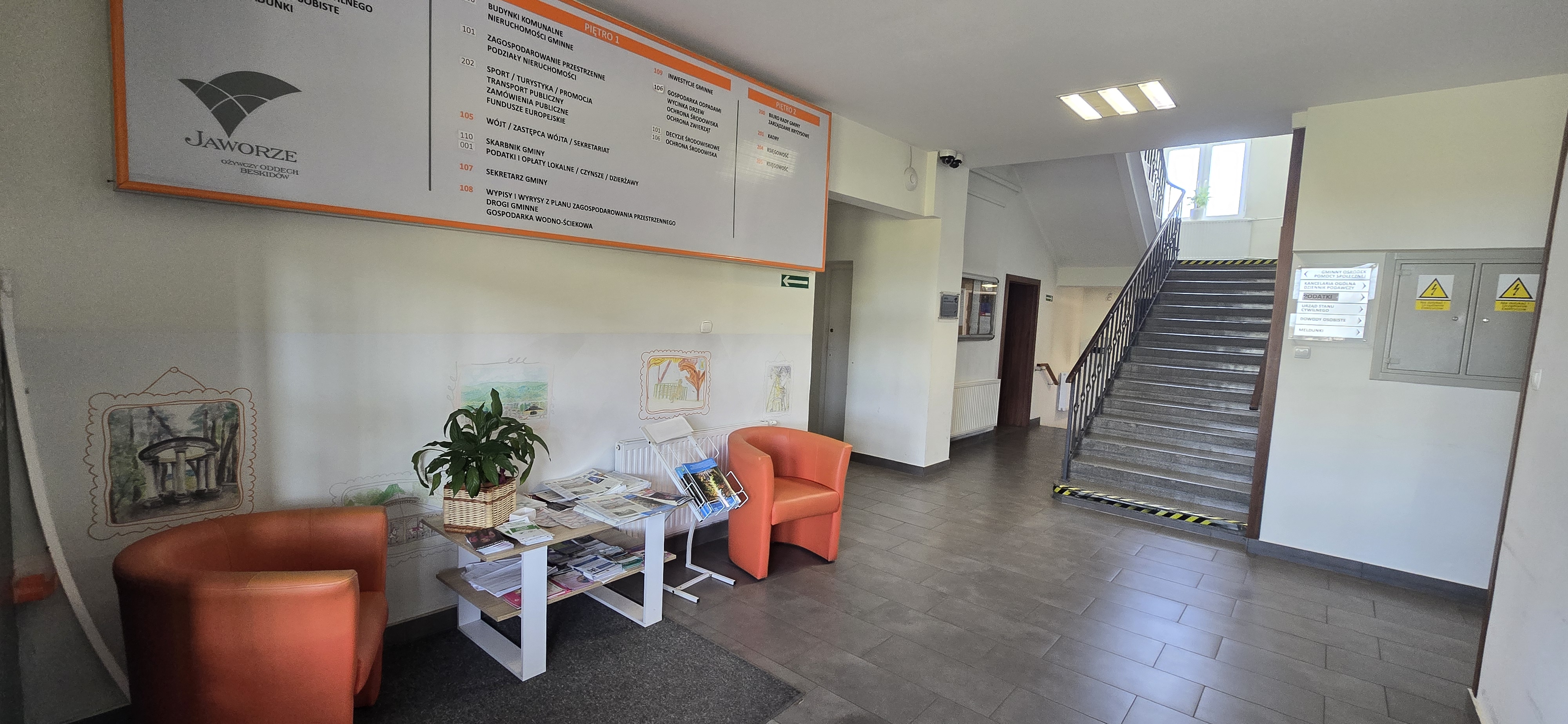 Widok po wejściu do urzędu