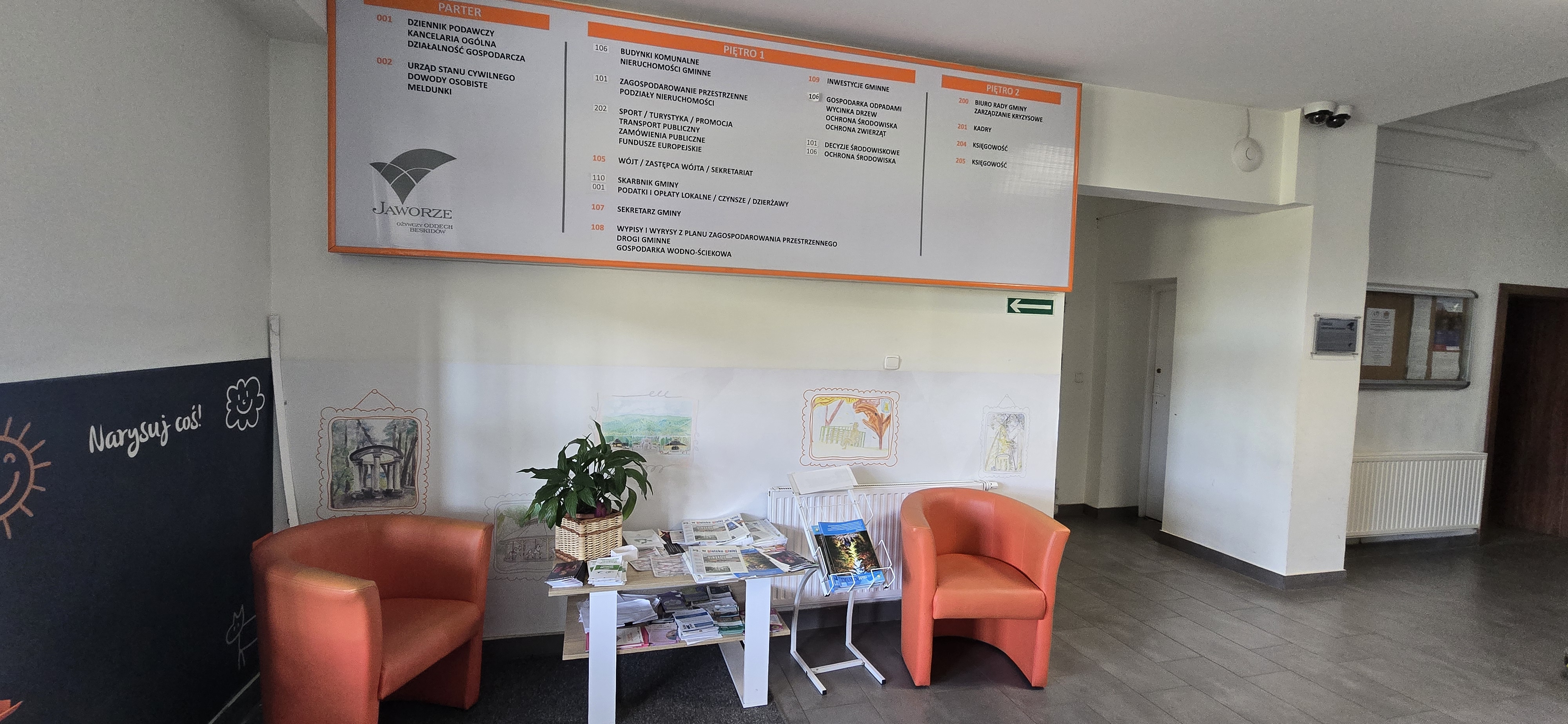 Widok po wejściu do urzędu